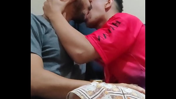 Comendo um boy do grindr na favela – Assista Completo