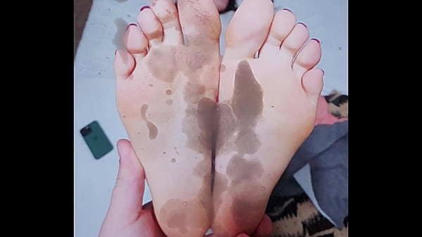 Navajojoebama’s feet cum tribute request