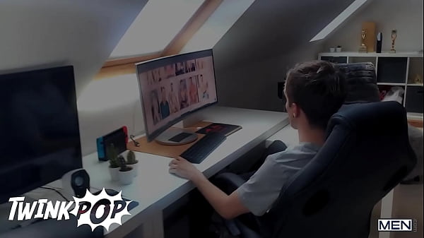 Callum And Cole Flip Fuck Each Other While Horny Stud Dante Colle Enjoys The Show – TWINKPOP