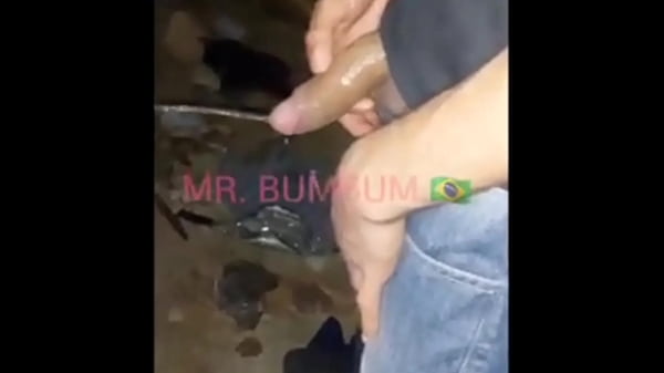 MACHO CASADO AVISOU QUE IRIA CHEGAR MAIS TARDE EM CASA PORÉM O VERDADEIRO MOTIVO ELE NÃO CONTOU. MRBUMBUMBRASIL FAZ O QUE MUITA MULHER NAO FAZ COM SEUS MARIDOS. CENTENAS DE AVENTURAS NO RED