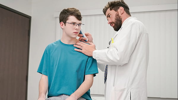 The Twink Patient Needs Testosterone Injection from The Doctor – Doctorblows