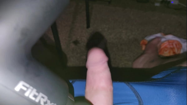 Using a Massage Gun to Cum Hands-Free