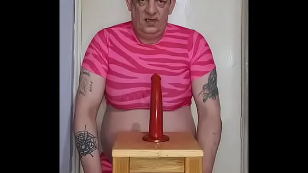 im a crossdresser looking for another man to give me ass to mouth