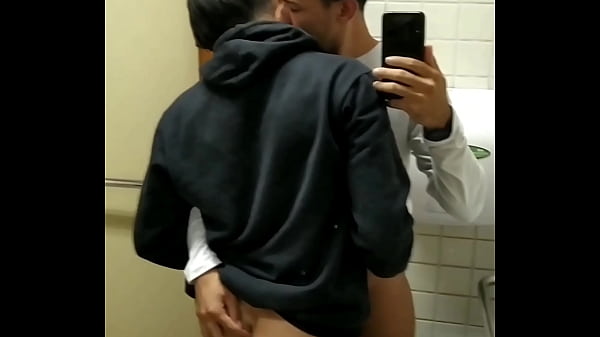 POSSO GOZAR NA SUA BOCA NO BANHEIRO DA ESCOLA?