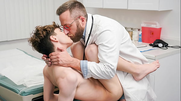 Twink Patient Needs to Get a Physical Examination – Doctorblows