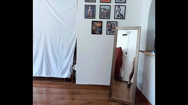 DADDY BAILA DESNUDO FRENTE AL ESPEJO PARA SU TWINK FAVORITO twinklovermx