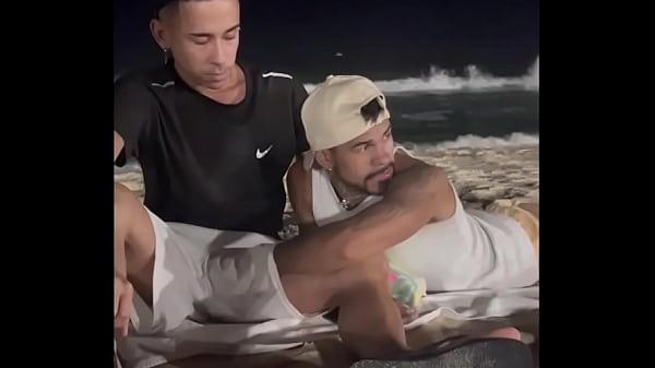 Mamou o novinho na praia em público ( Completo no Red )