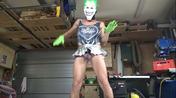 Extremeslut66 mit extremen xxl-Monsterschwanz