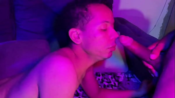 Maconheiro meteu seu pauzão na putinha no pelo .