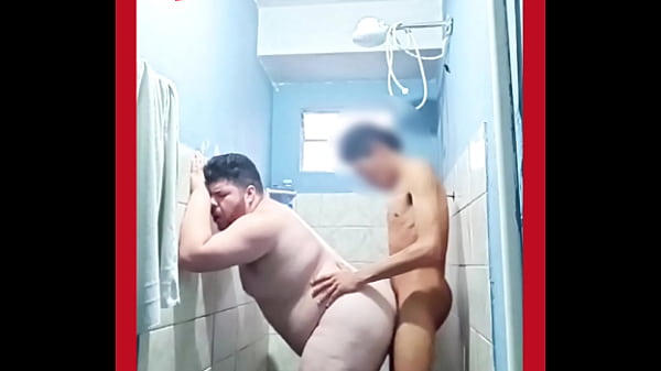 Encanador veio trocar o chuveiro e acabou me fodendo no banheiro mesmo – Parte 1 (COMPLETO NO XVIDEOS RED)