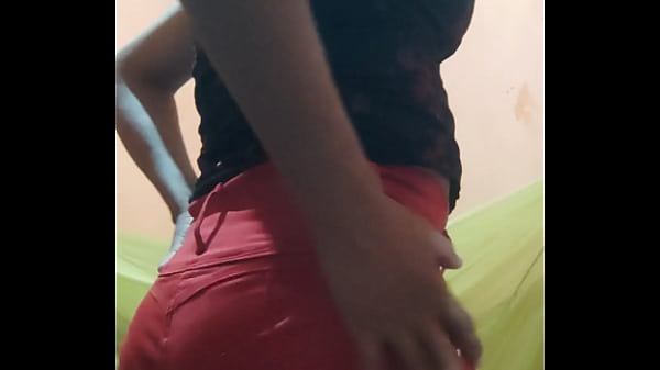 Muy excitada en mi habitacion