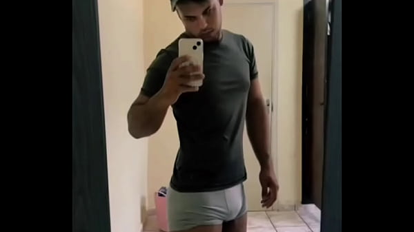 Só por que ele é grande pensa que é dois!