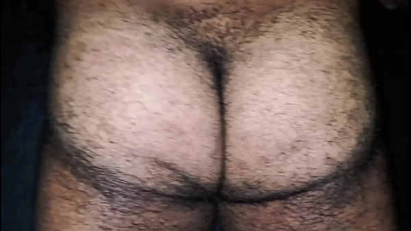 COM MUITO TESÃO SERVINDO AOS MACHOS NO GLORY HOLLE.